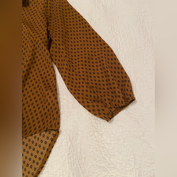 Mustard colored blouse - Picture 5 of 5
